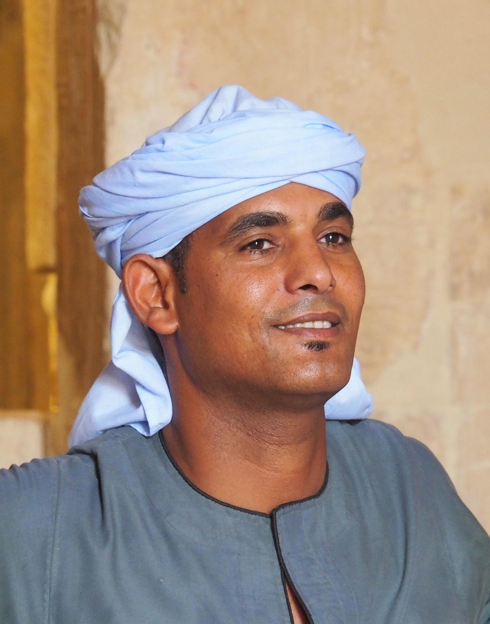 portrait, man, face, male, person, adult, people, eyes, trust, head, arabic